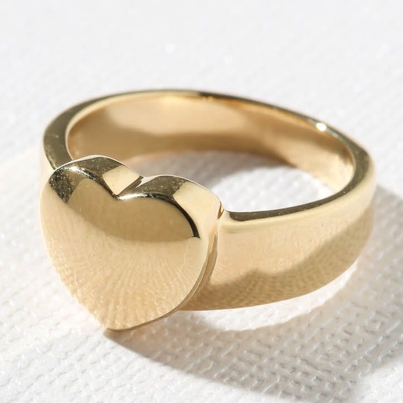 New Vanessa Mooney gold THE HEART RING - Picture 2 of 9